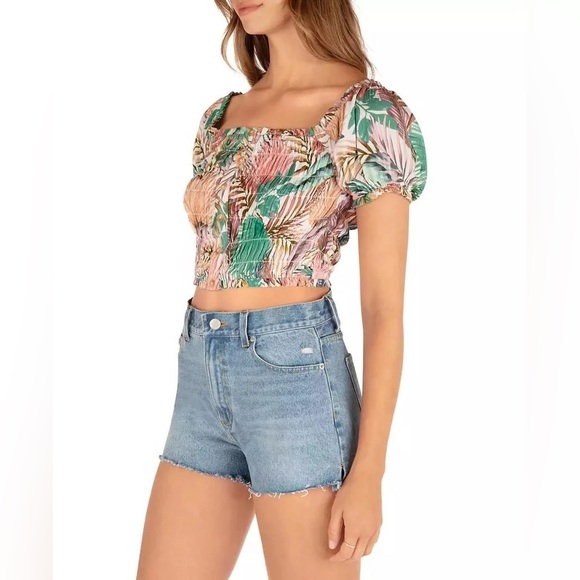Hurley Palmetto Sunset Floral Print Short Puff Sleeve
Smocked Crop Top - Picture 5 of 6